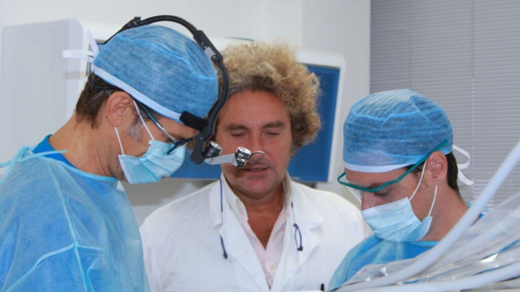 Il Dottor A. Costa: il tuo dentista di fiducia a Trento, esperto in implantologia avanzata 3 22 1